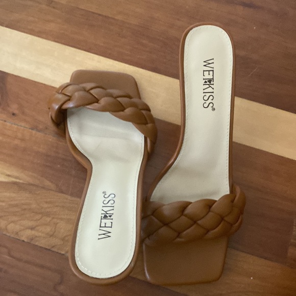 NWOT Neutral Caramel Colored Vegan Leather Braided Mule - Picture 12 of 12